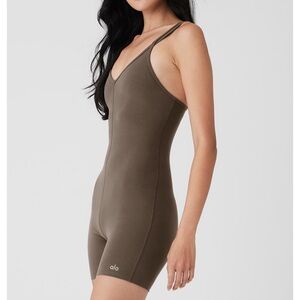 Alo Elegant Sleeveless Tan Bodysuit